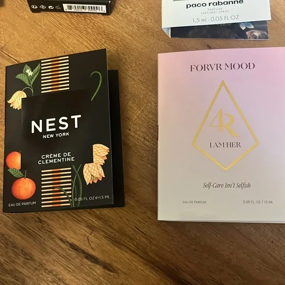 Assorted Perfume Sample Set - Picture 5 of 7